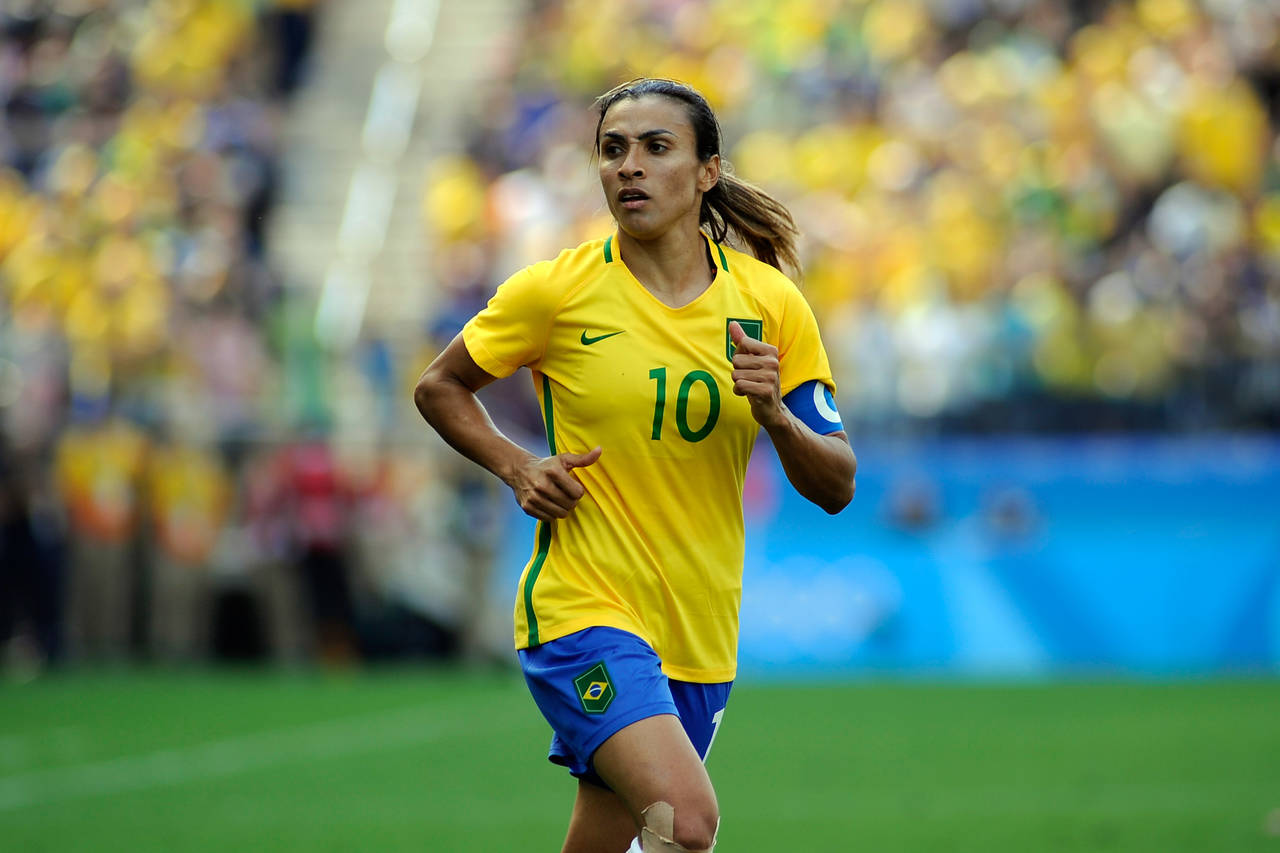 La jugadora de Brasil Marta, en un encuentro ante Canadá. Marta continuará con selección brasileña femenil