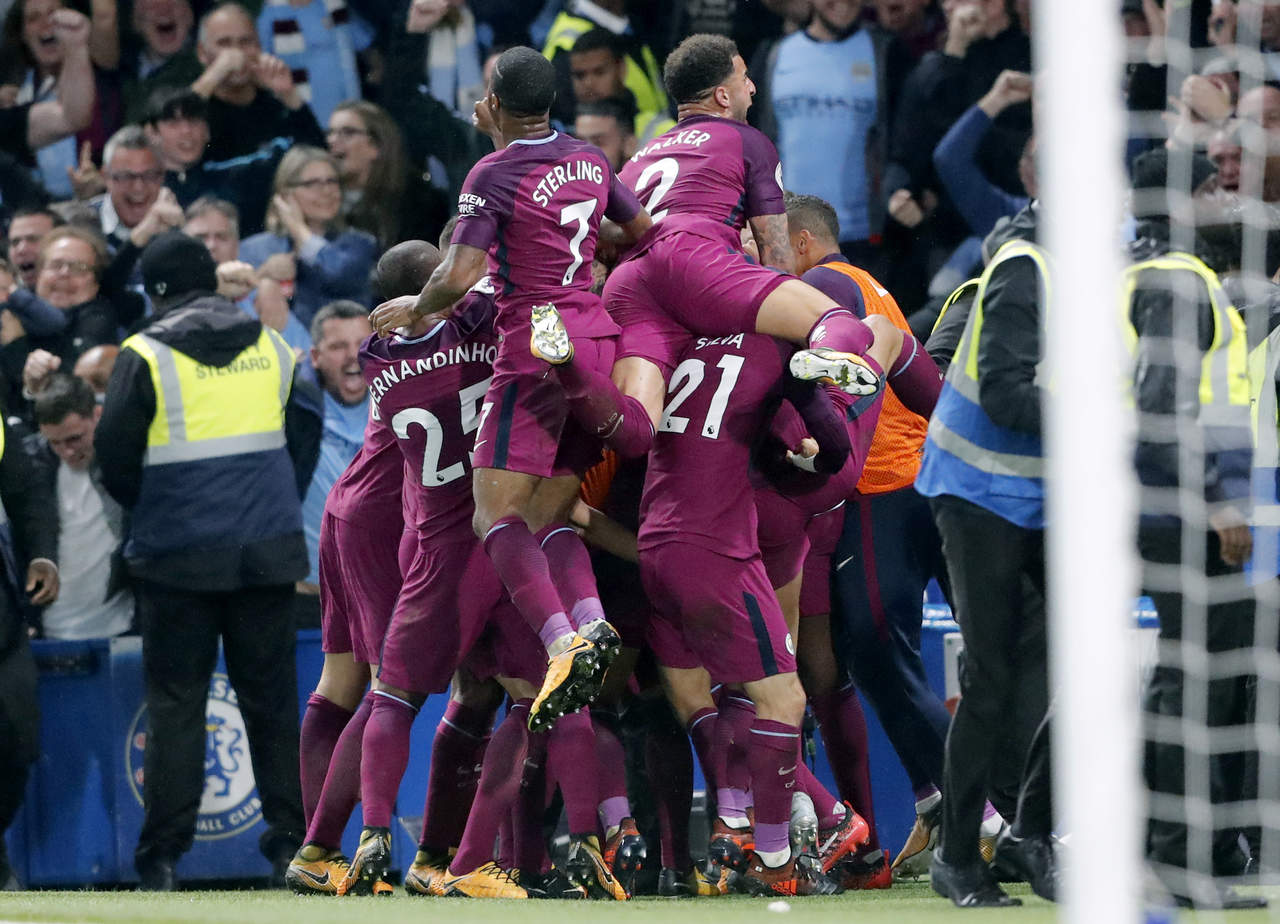 Los jugadores del Manchester City celebran el tanto de Kevin De Bruyne en la victoria 1-0 ante Chelsea. (AP)