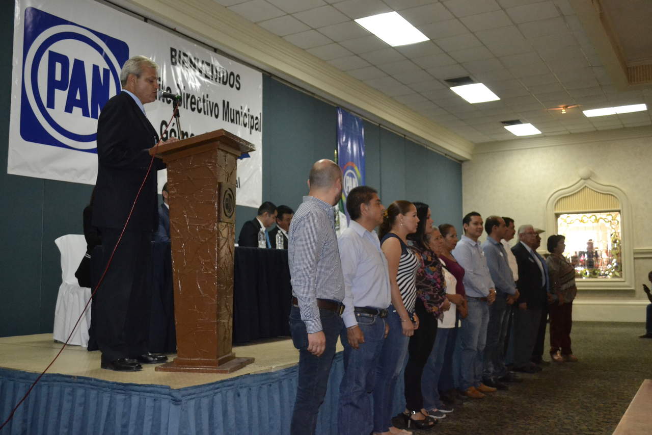 Carlos Córdova, al ser elegido por mayoría de votos por la asamblea local, permanecerá al frente del Partido Acción Nacional de Gómez Palacio por un período de tres años. (EL SIGLO DE TORREÓN)