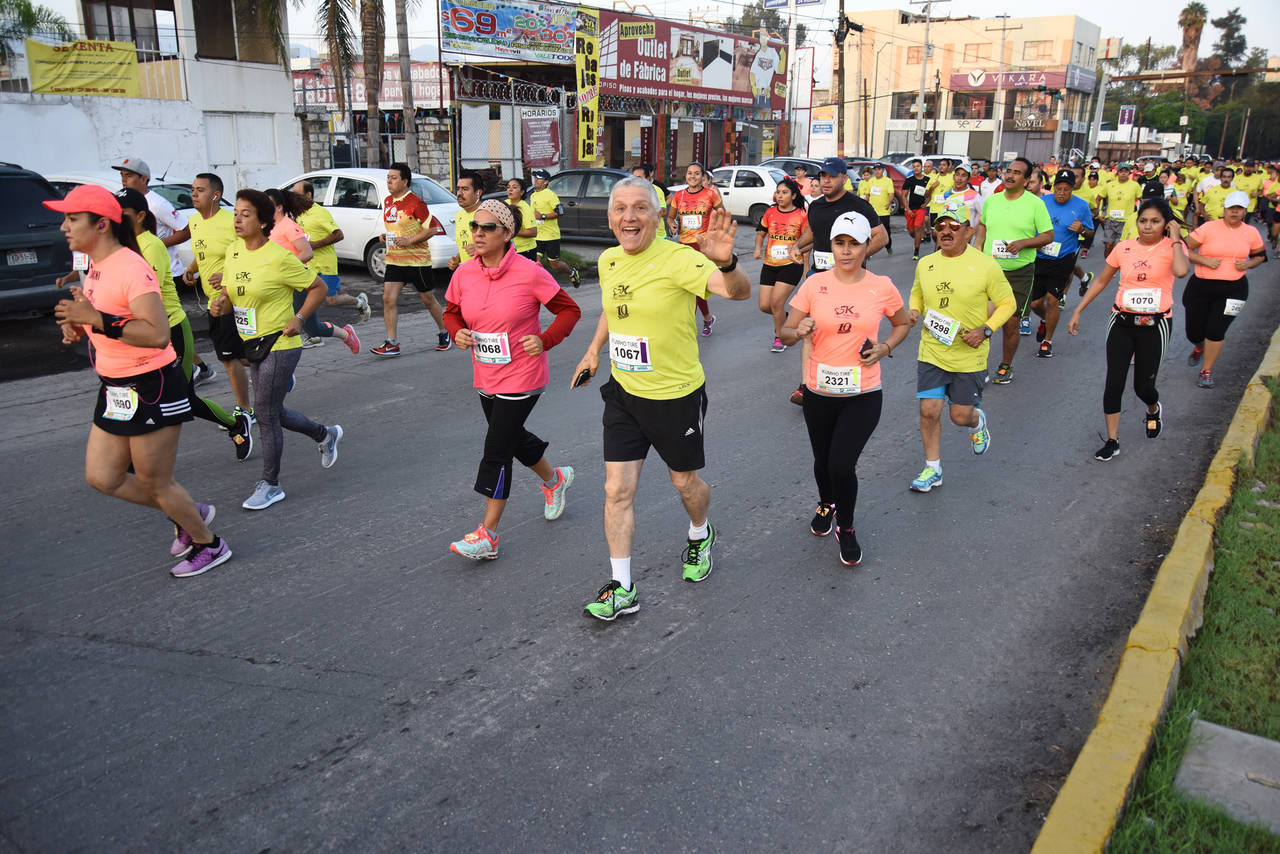 La avenida Juárez fue la principal vía para los corredores que participaron en esta convivencia. (Jesús Galindo)