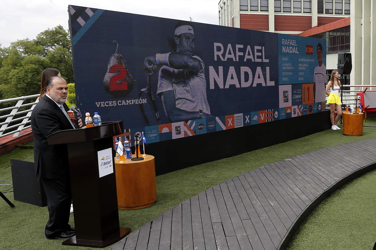 El director del Abierto Mexicano de Tenis, Raúl Zurutuza (i) confirmó la participación del número uno del mundo, el español Rafael Nadal. (EFE)