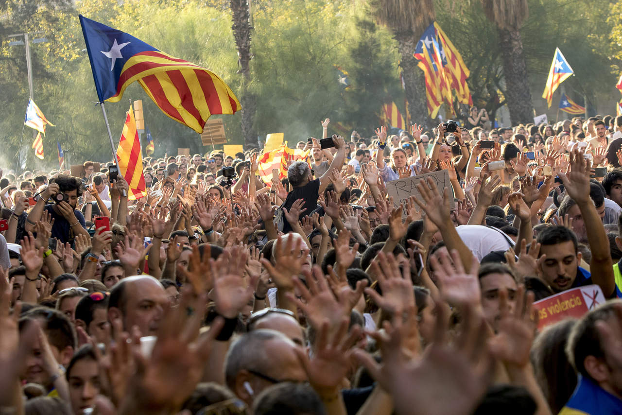 El presidente de la Generalitat de Cataluña, Carles Puigdemont, anunció tras la votación del domingo que pondría a disposición del Parlamento los resultados para proceder conforme a la ley de referéndum. (ARCHIVO)