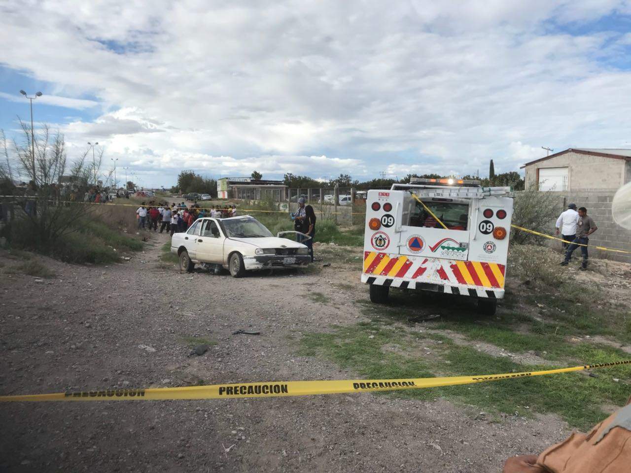 Paramédicos de la Cruz Roja del municipio de Gómez Palacio acudieron al sitio para atender a las personas heridas, las cuales fueron trasladadas a la clínica 51 del Instituto Mexicano del Seguro Social (IMSS) y al Hospital General. (EL SIGLO DE TORREÓN)