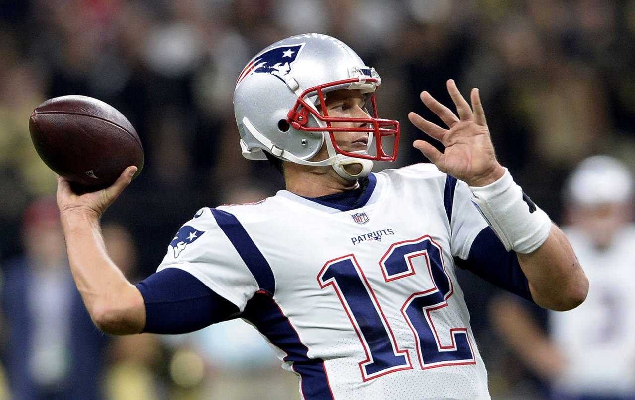Tom Brady lidera la NFL con mil 399 yardas por aire y se enfrentará hoy a la defensiva de los Buccaneers de Tampa Bay. Tom Brady necesita de su defensiva