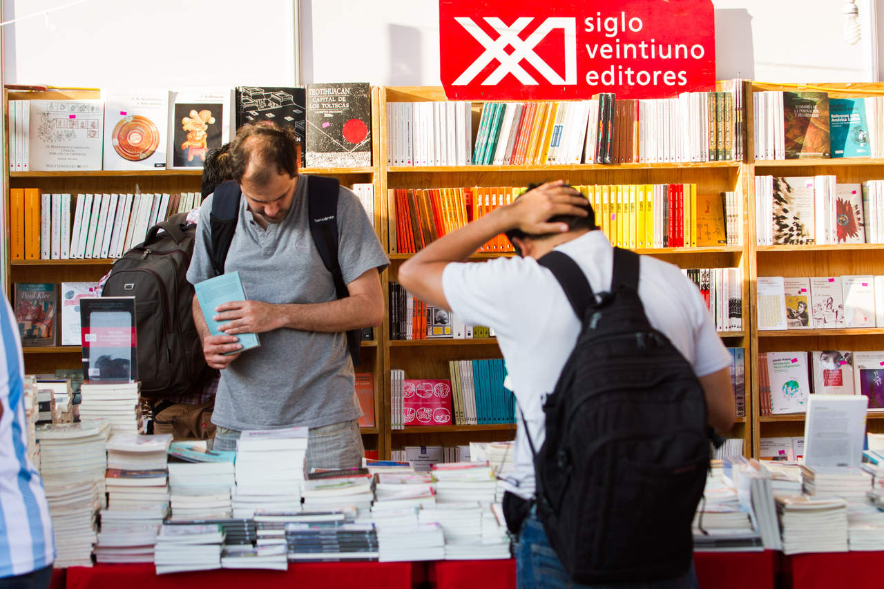  La Feria Internacional del Libro que se llevará a cabo del 12 al 22 de octubre en la Plaza de la Constitución, reconocerá la cultura solidaria que ha experimentado la Ciudad de México. (ARCHIVO)