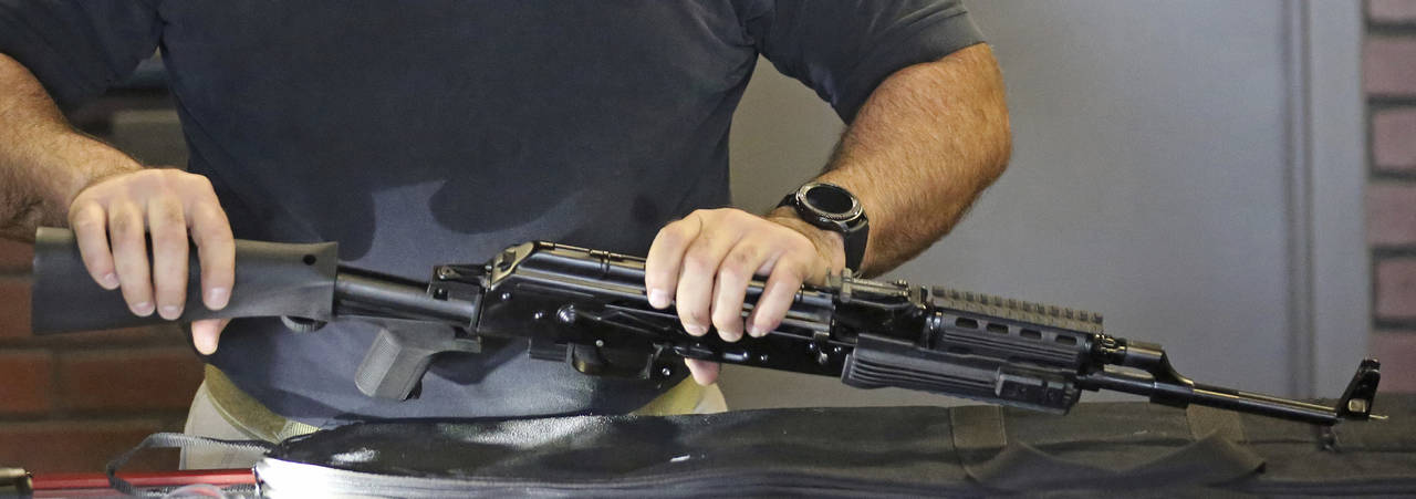 Control. Tradicionalmente la NRA se opone a restricciones en el control o uso de armas de fuego. (AP)