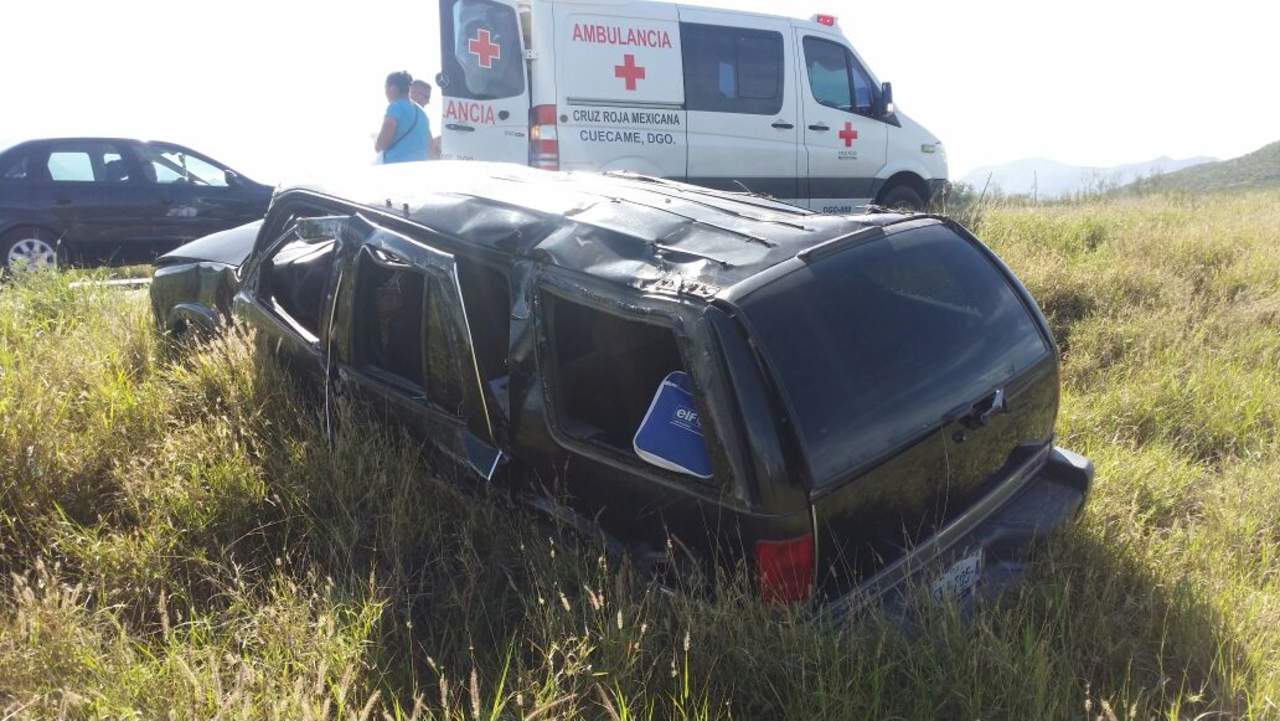 El accidente se registró cerca de las 10:50 de la mañana en el kilómetro 167 del tramo Cuencamé-Gómez Palacio. (EL SIGLO DE TORREÓN)