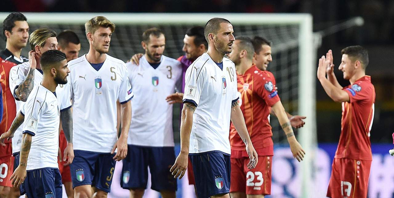 Italia tendrá que jugar un repechaje tras empatar ayer con Macedonia.