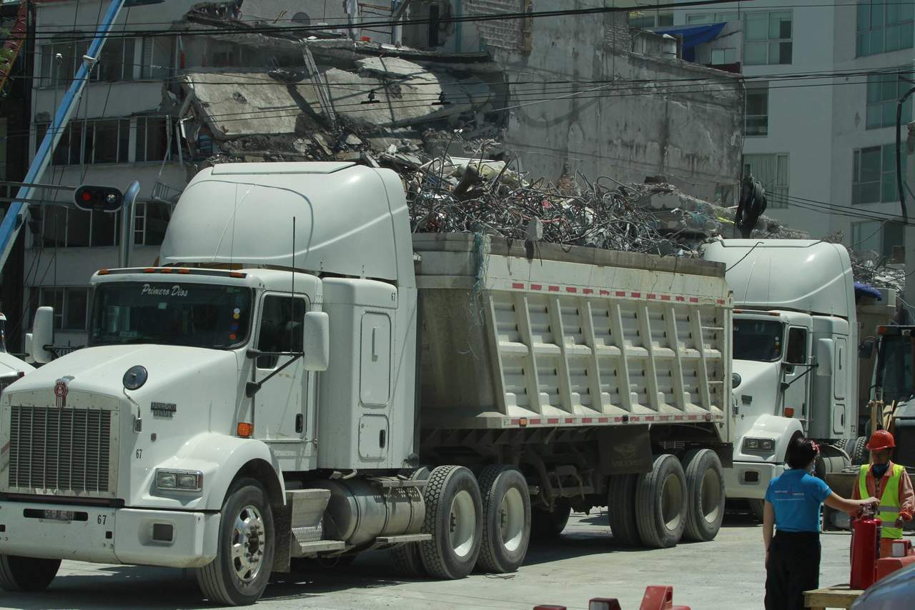 El titular de la AGU, Jaime Slomianski Aguilar, afirmó que estos residuos se han ido a 21 sitios autorizados por la Secretaría de Medio Ambiente y Recursos Naturales (Semarnat) en el Estado de México. (NOTIMEX)