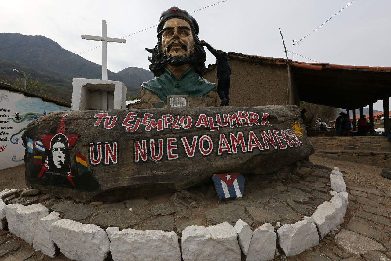 Memoria. En LaHiguera aún recuerdan a uno de los guerrilleros más famosos en el mundo: ‘El Che’. (EFE)
