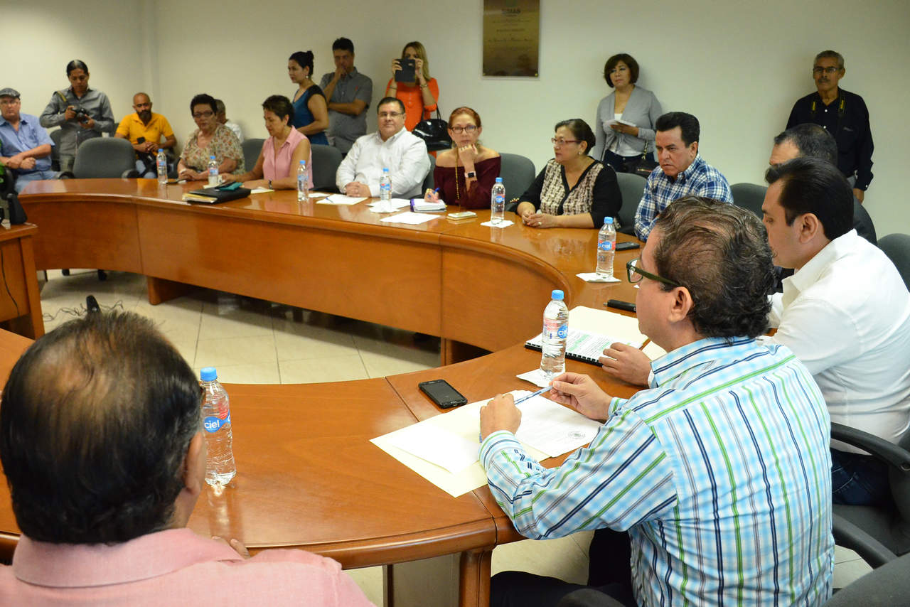 En reunión con regidores, Xavier Herrera, detalló el litigio de Simas con Ecoagua. (FERNANDO COMPEÁN) 