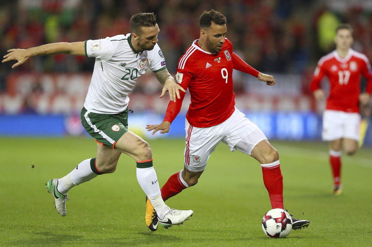 Gales perdió 1-0 en casa ante Irlanda y está fuera del Mundial. (AP)