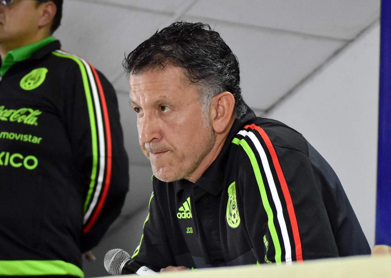 Juan Carlos Osorio durante la rueda de prensa ayer, antes del partido contra Honduras. (EFE)