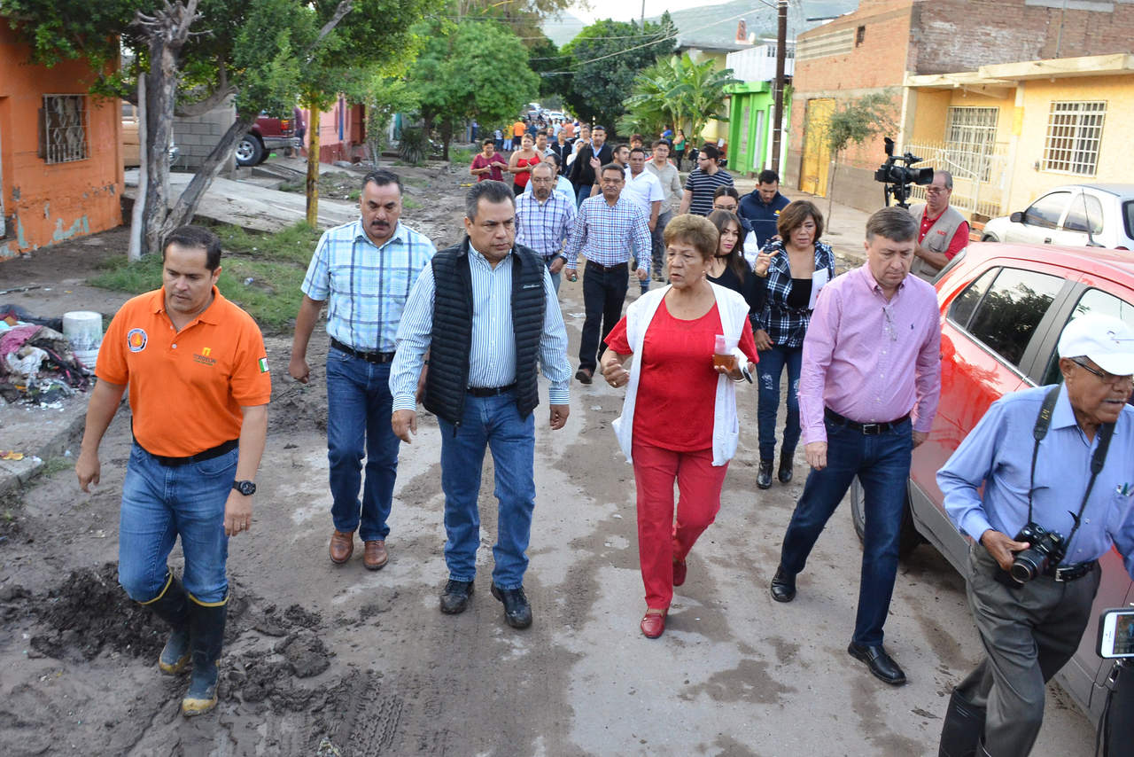 Autoridades municipales realizaron un recorrido por las colonias más afectadas. (FERNANDO COMPEÁN)