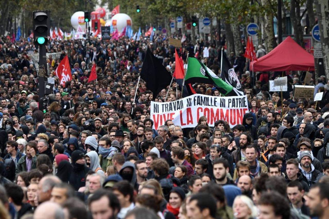 En París 26 mil manifestantes desfilaron. (TWITTER)