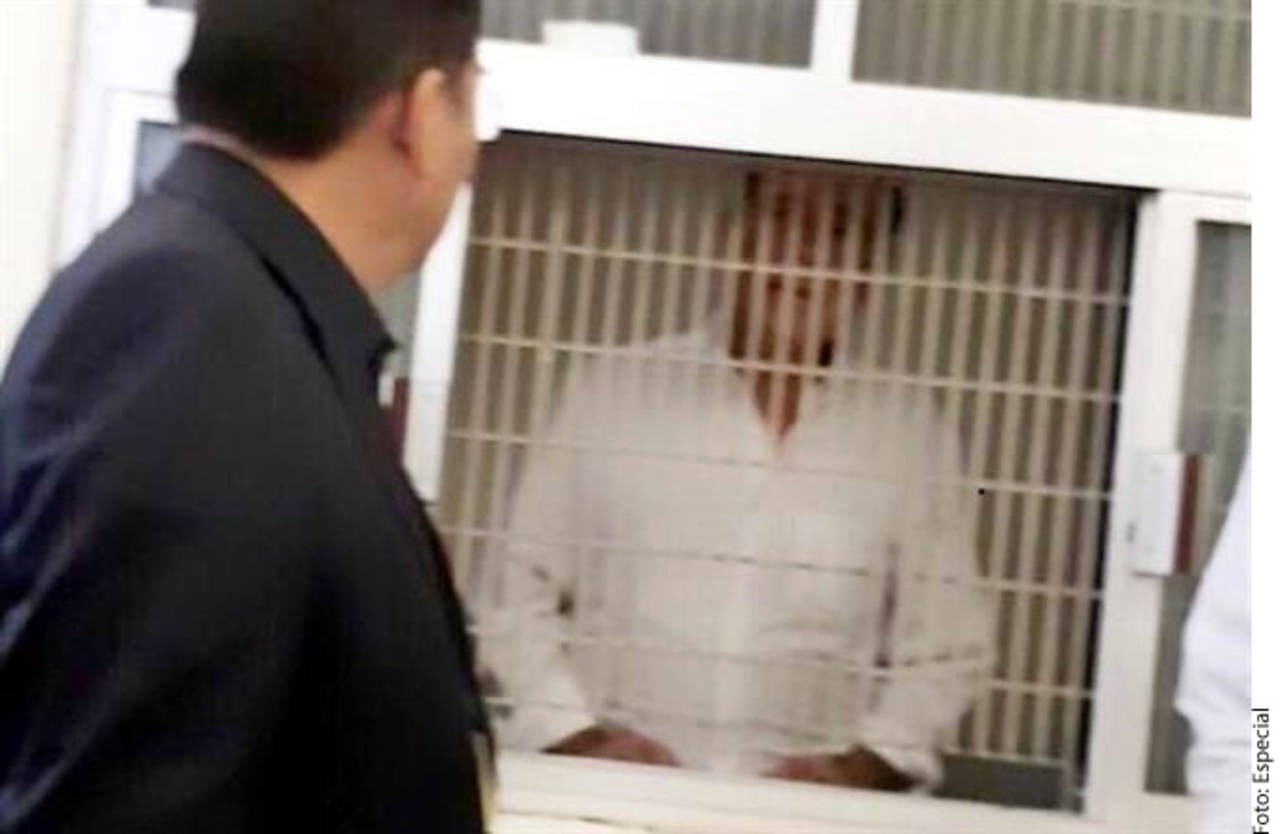En prisión. Eugenio Hernández Flores (der.), fue detenido el viernes. (AGENCIA REFORMA)