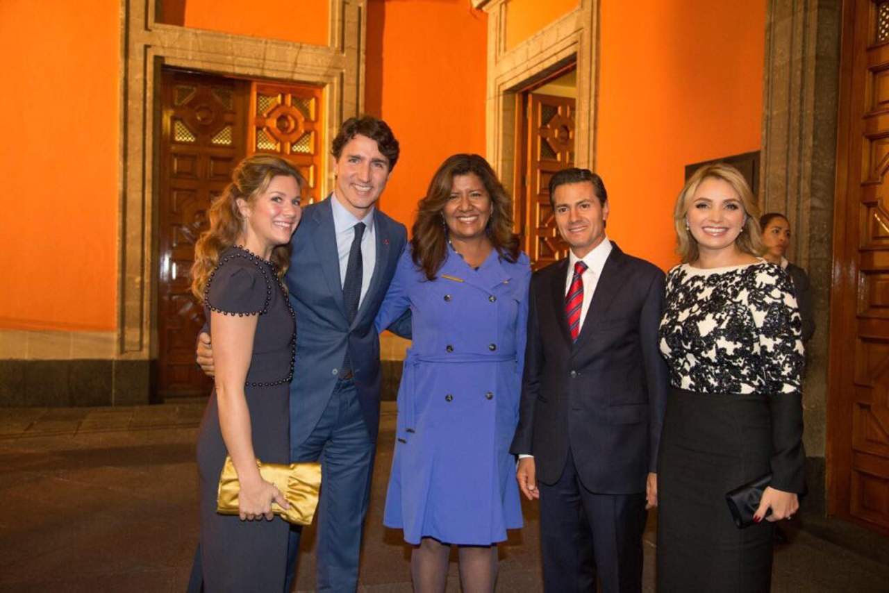 Reportera mexicana no se queda 'con las ganas' de su foto con Trudeau