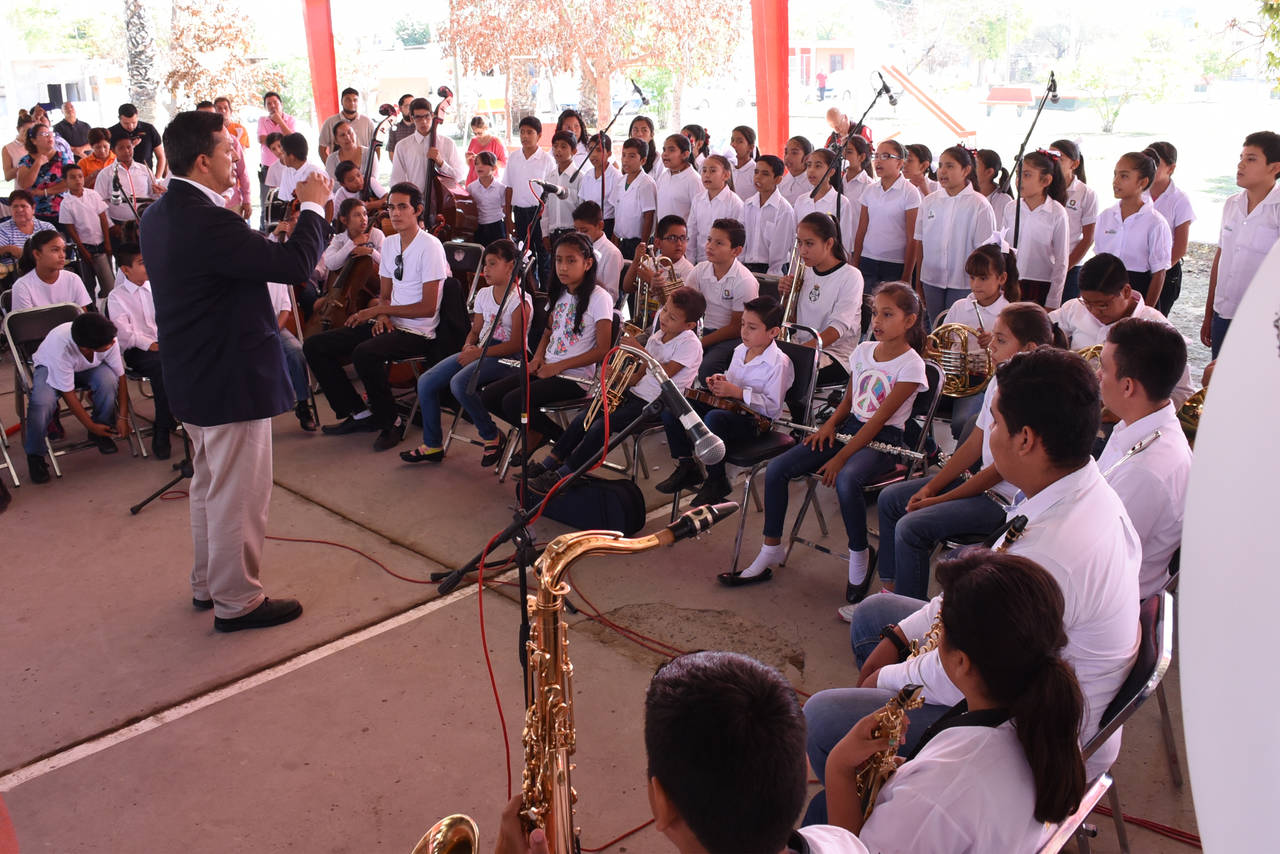 Además. La Banda y Coro de la Casa de la Música se ha presentado en el concierto 'Unidos todos por la Paz' en el Palacio de Bellas Artes de la ciudad de México.