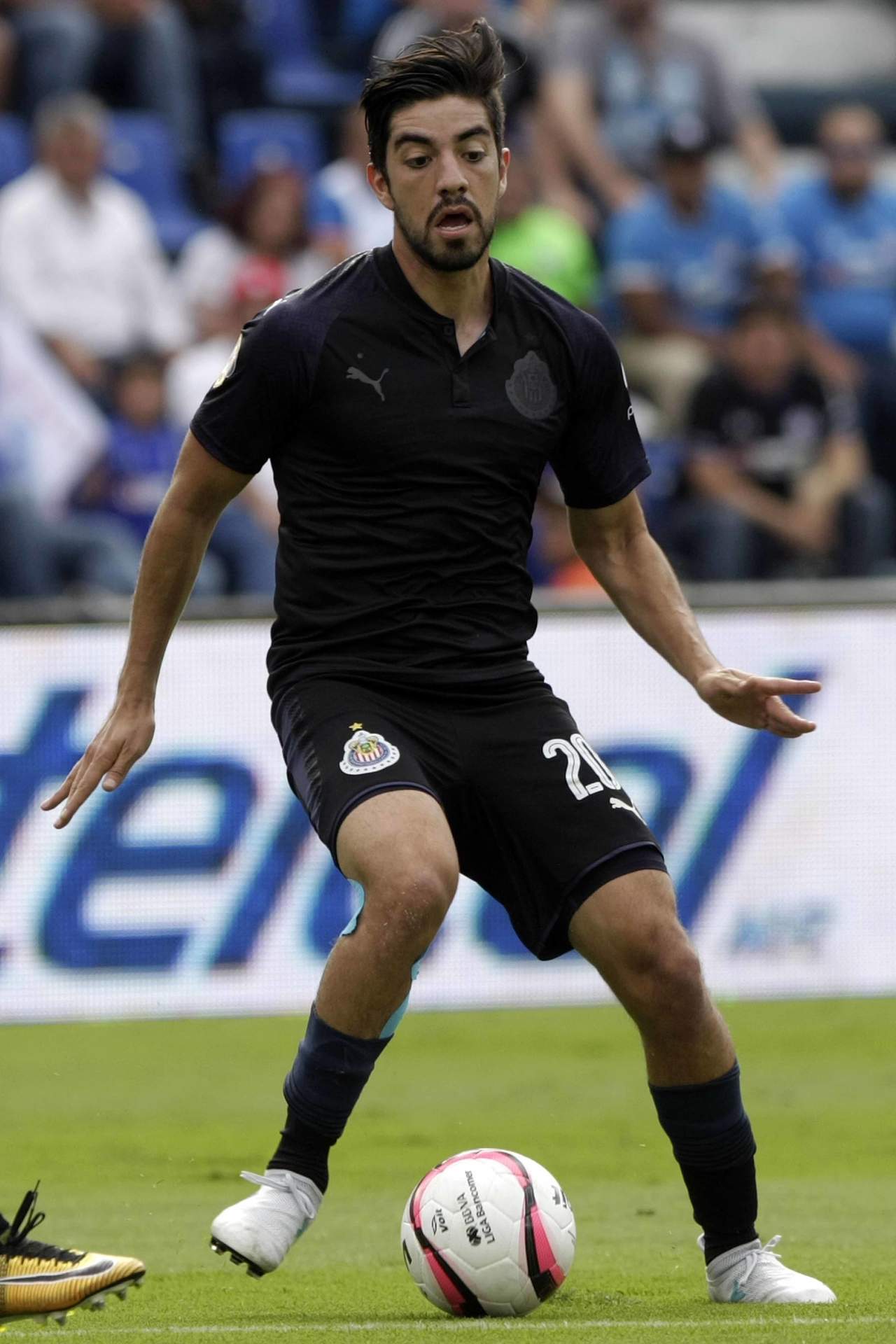 Para el actual certamen Pizarro fue baja para los rojiblancos en la jornada 1 por su convocatoria al Tri que disputó la Copa Oro. Guadalajara, entonces, no pasó del empate a cero ante Toluca.