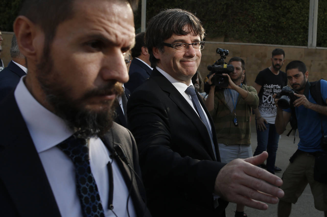 Silencio. Carles Puigdemont estuvo ayer en un acto público,  pero no adelantó ninguna respuesta. (AP)