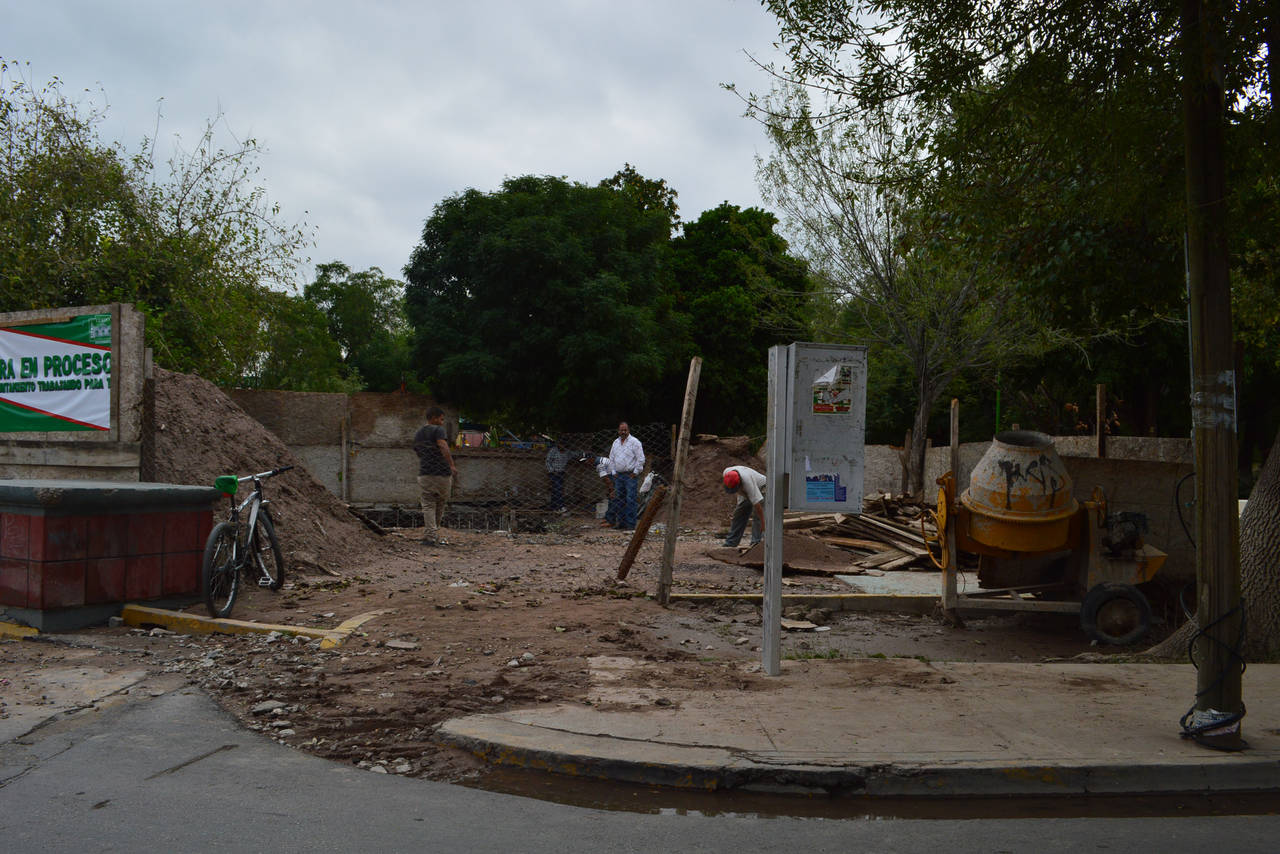 Esquina. La obra a cargo de Obras Públicas se realiza en una esquina del Parque Victoria en Lerdo, por la calle Chihuahua. (ARCHIVO)