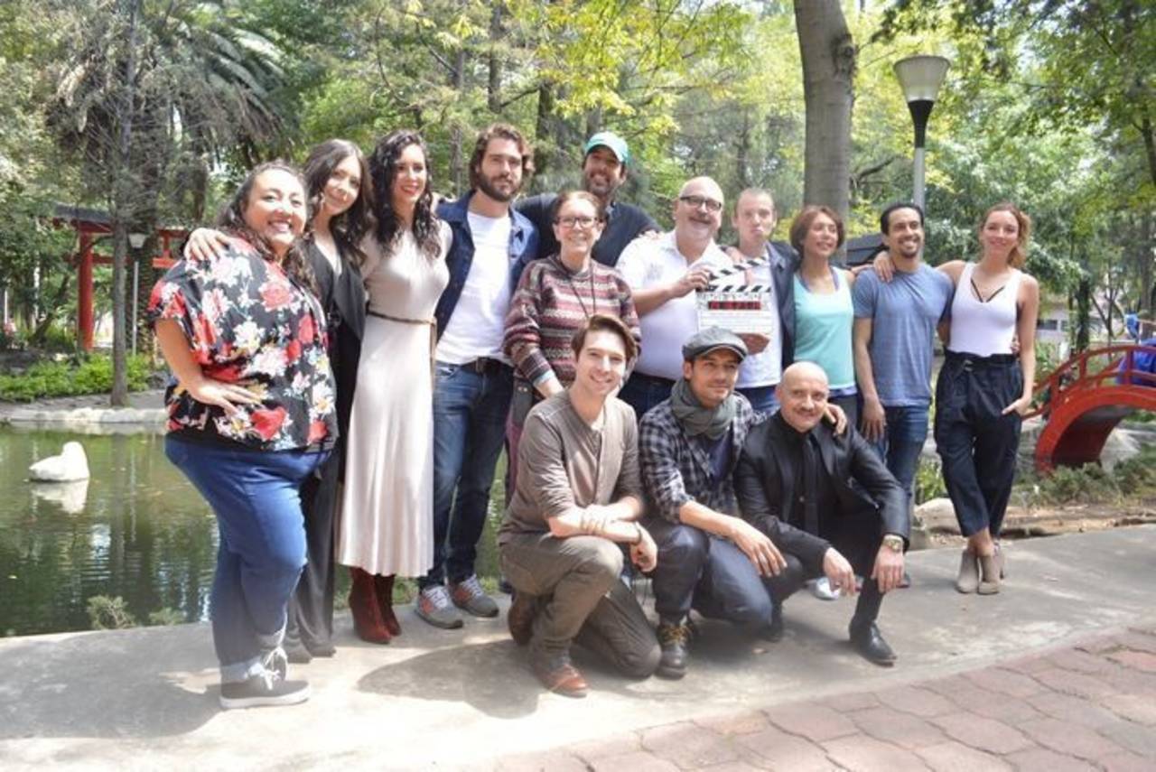 Propuesta. El director del filme Mirreyes contra Godínez, Chava Cartas asegura que se evitarán los clichés; el actor Pablo Lyne debutará en el Séptimo Arte. (ARCHIVO)