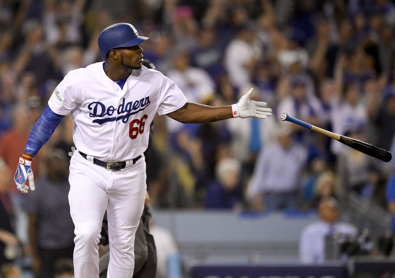 Yasiel Puig tiene 7 hits en 16 turnos en la postemporada. (AP)