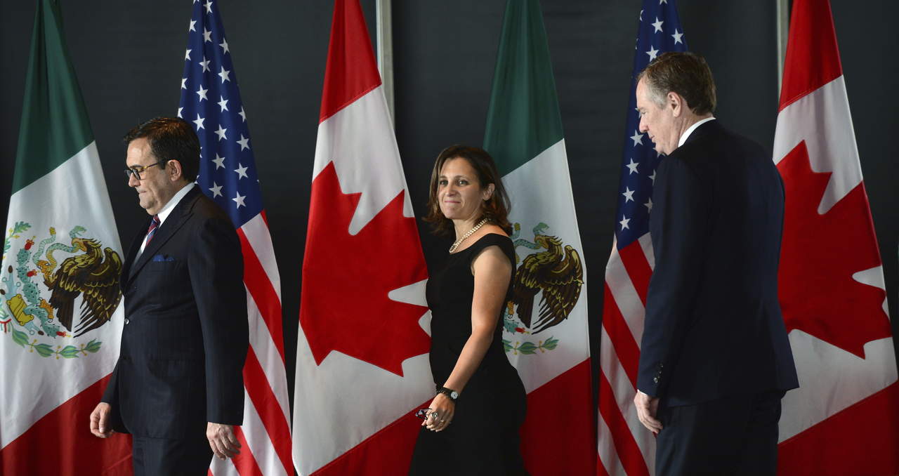 La tarde de hoy martes se espera la conferencia ministerial de la canciller canadiense, Chrystia Freeland (centro), y del secretario de Economía de México, Ildefonso Guajardo (izq.) (ARCHIVO)