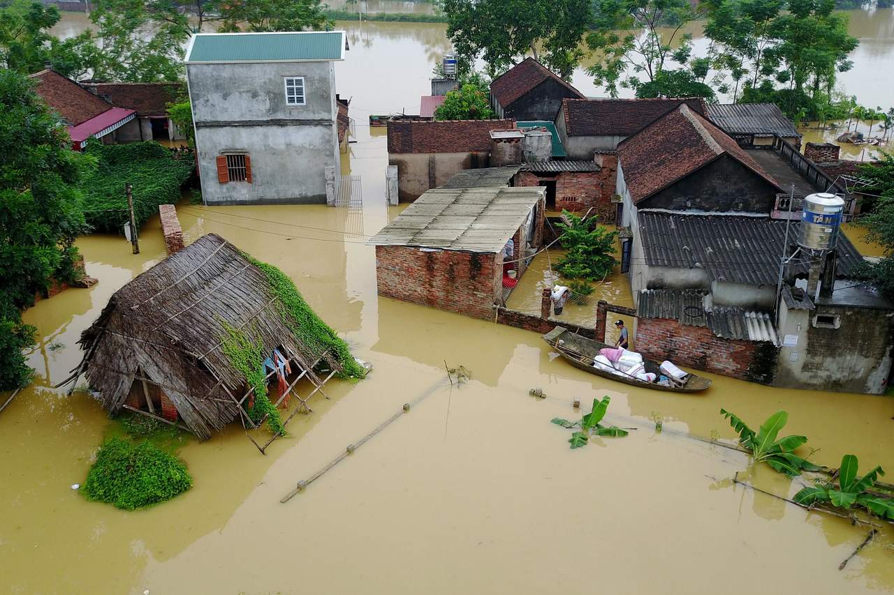 Hasta 700 milímetros de lluvia cayeron en las regiones central y norte del país en la última semana debido a una depresión tropical, lo que dejó a miles de casas sumergidas en el agua. (ARCHIVO)