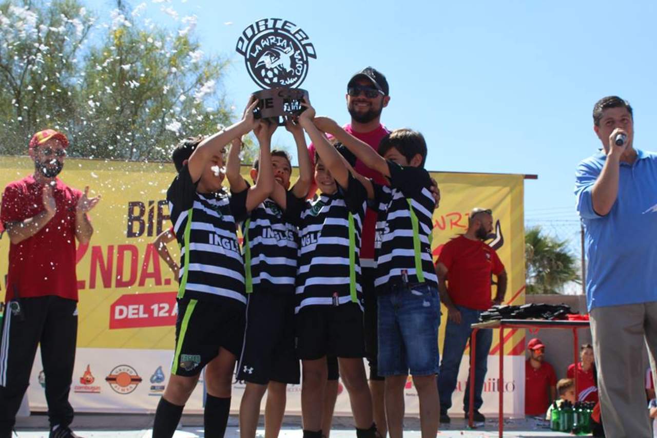Los Lobos de la Pereyra ganaron su segundo cetro al salir victoriosos en la gran final de la categoría U9 ante el Colegio Americano de Torreón con cerrado marcador de 2 goles a 1.  (EL SIGLO DE TORREÓN)