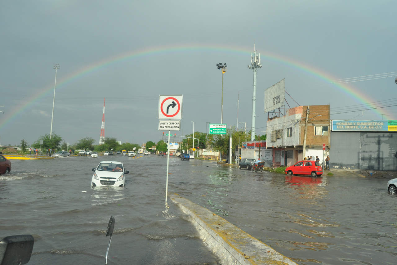 Inundaciones. El CLIP y el Colegio de Ingenieros Civiles trabajan en elaborar un plan de drenaje pluvial para Torreón.  (ARCHIVO) 