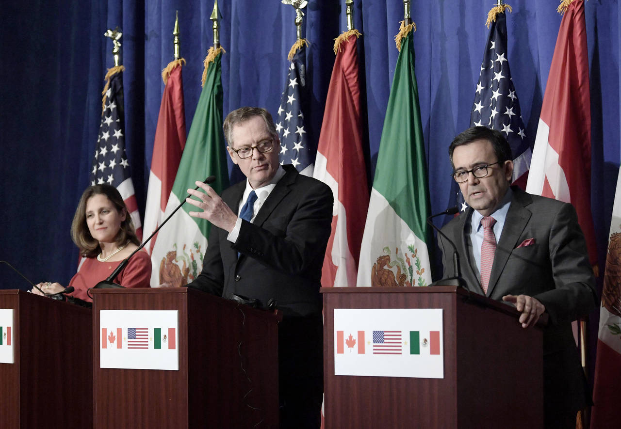 Cuarta ronda. La ministra canadiense, Chrystia Freeland; el representante de Comercio Exterior de EU., Robert Lighthizer, y el secretario de Economía mexicano, Ildefonso Guajardo. (EFE)