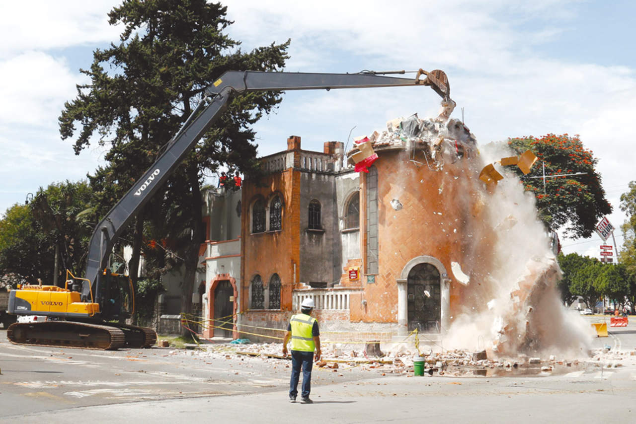 Inició la demolición de casas con daños estructurales por el sismo en Puebla. Foto: Notimex/Carlos Pacheco