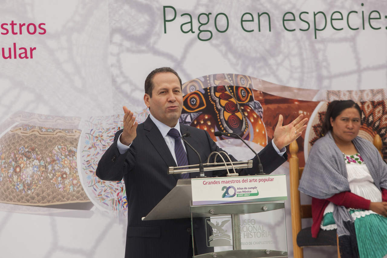 El Comité Ejecutivo Nacional del PRI podría anunciar este miércoles que el ex gobernador del Estado de México, Eruviel Ávila Villegas, dirigirá al partido en la Ciudad de México. (ARCHIVO)