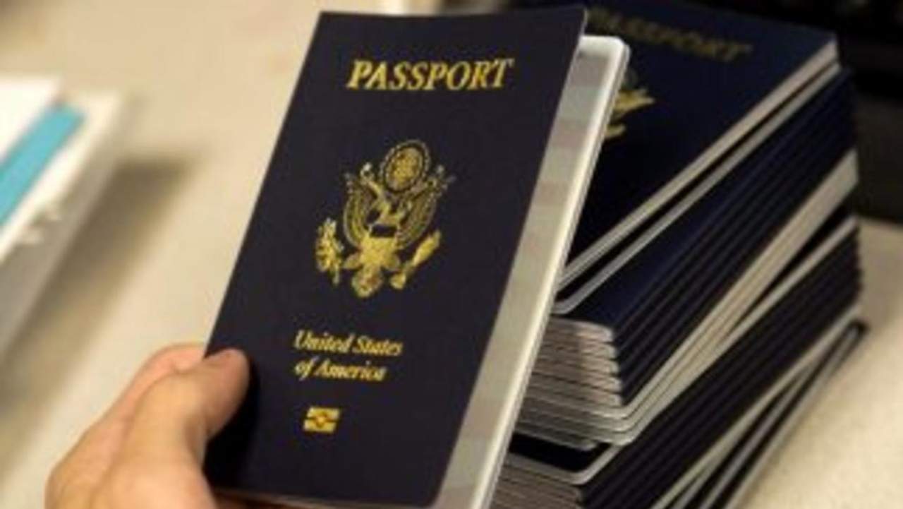 En un comunicado, el Departamento de Estado en Puerto Rico, indicó que como alternativa aquellos ciudadanos que tengan la necesidad de obtener un pasaporte con carácter de emergencia, pueden comunicarse al National Passport Information Center. (ESPECIAL)