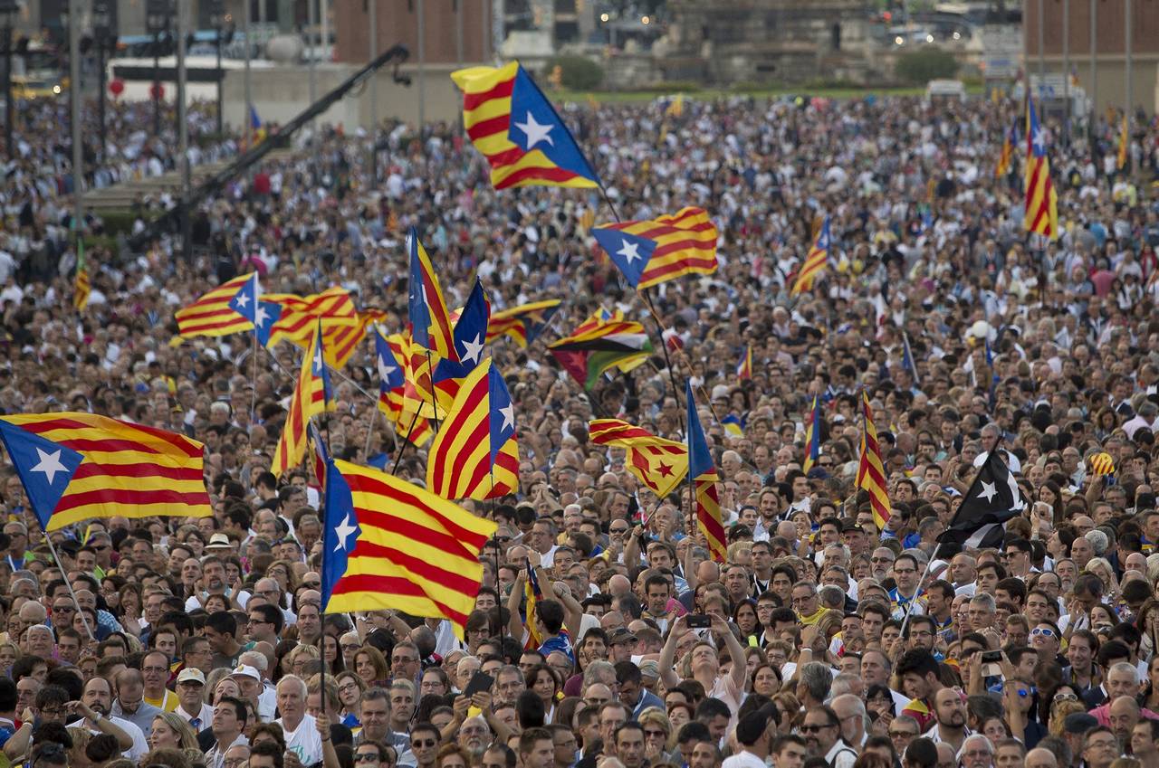 Separatismo. El nivel de impacto de la crisis catalana dependerá de la permanencia del estrés mundial. (ARCHIVO)