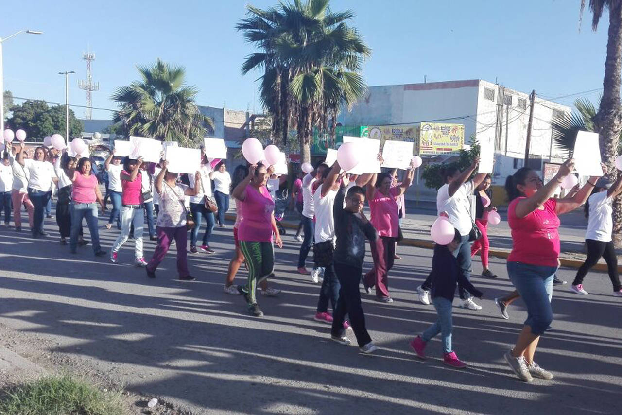 Participación. Las actividades en el Centro de Salud de la colonia Las Carolinas comenzaron ayer a las nueve de la mañana. (ANGÉLICA SANDOVAL)