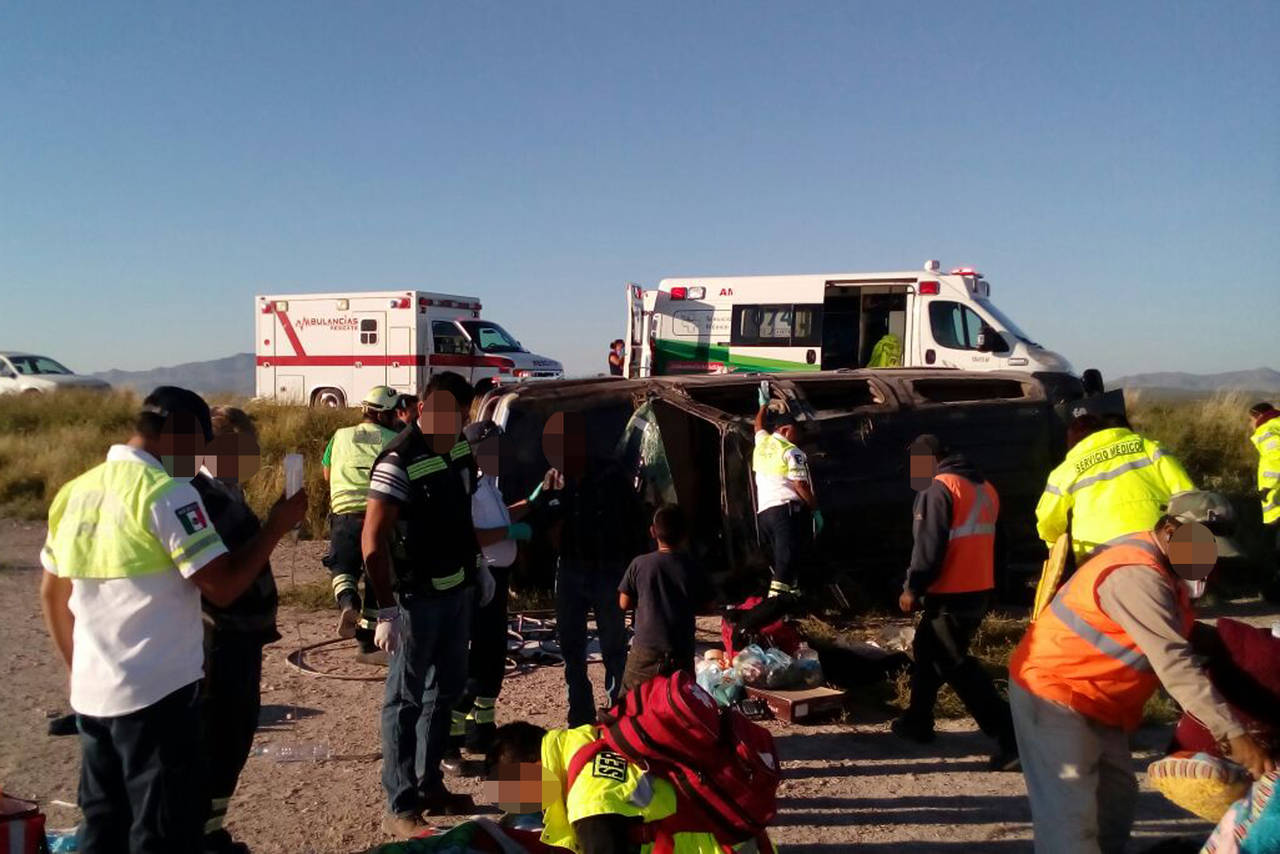 Tragedia. Familia sufre accidente en carretera a Chihuahua, hay 7 lesionados entre ellos una bebé y un menor. (EL SIGLO DE TORREÓN)