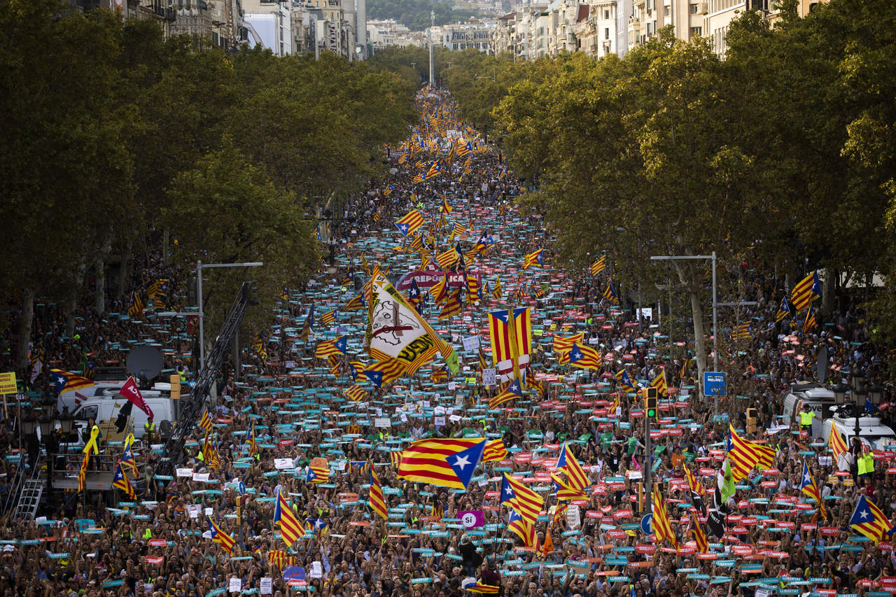 La protesta había sido convocada inicialmente, hace unos días, para reclamar la libertad de los líderes de dos entidades sociales independentistas de Cataluña. (AP)