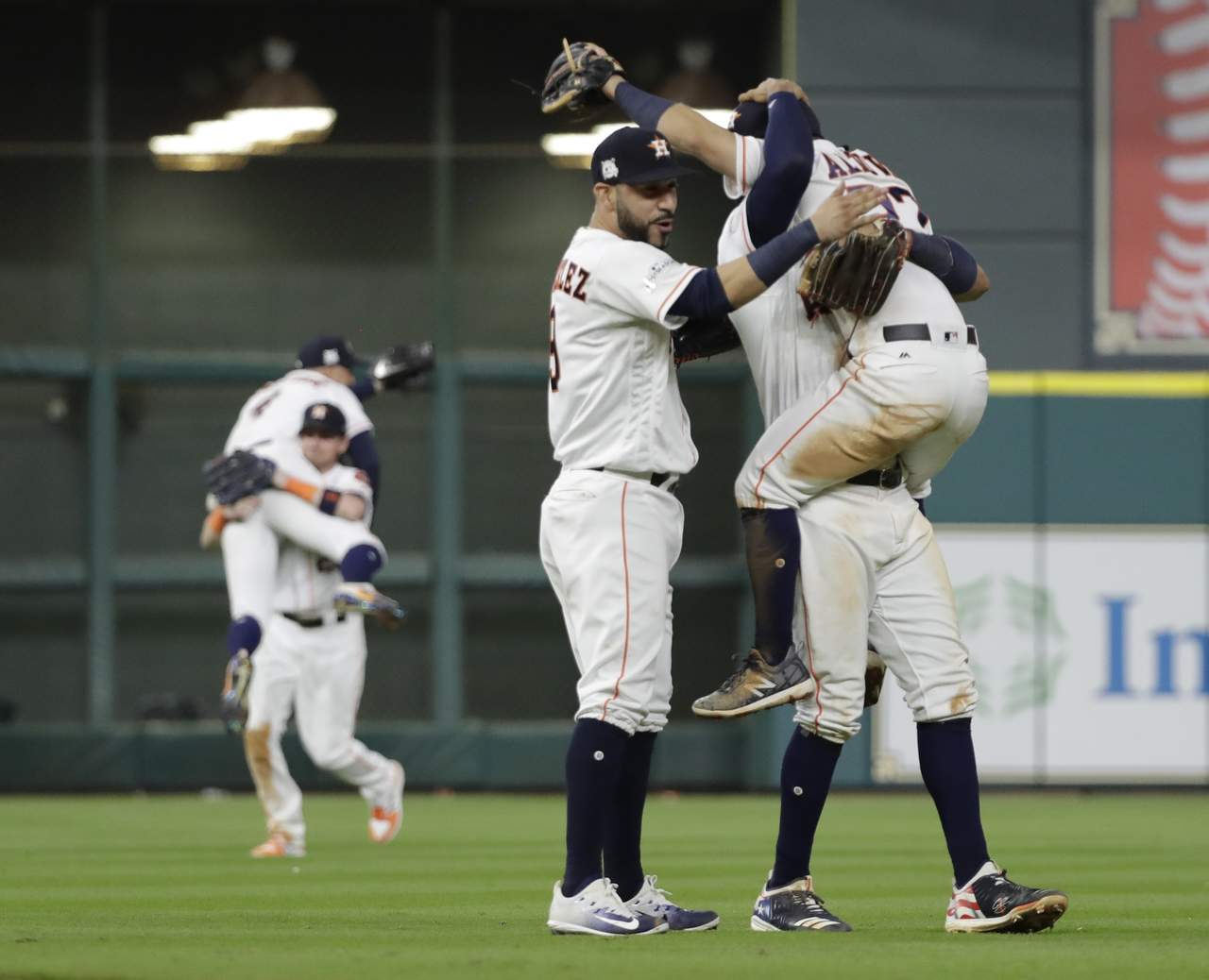 Astros de Houston vencen en el séptimo de la serie a Yankees y van a la serie mundial. (AP)
