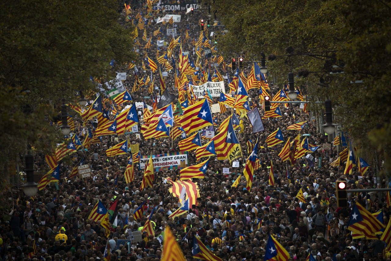 Protesta. Ayer, cerca de medio millón de personas, se congregaron en el centro de Barcelona.
