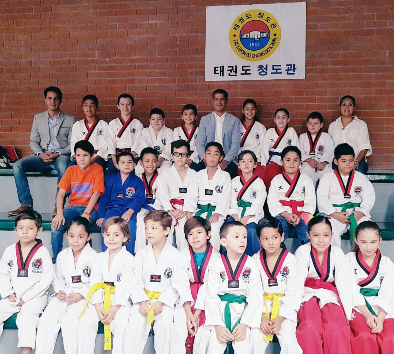 En diferentes especialidades dentro de la categoría Infantil, los integrantes del Chungdokwan se subieron al podium de triunfadores. (Especial)
