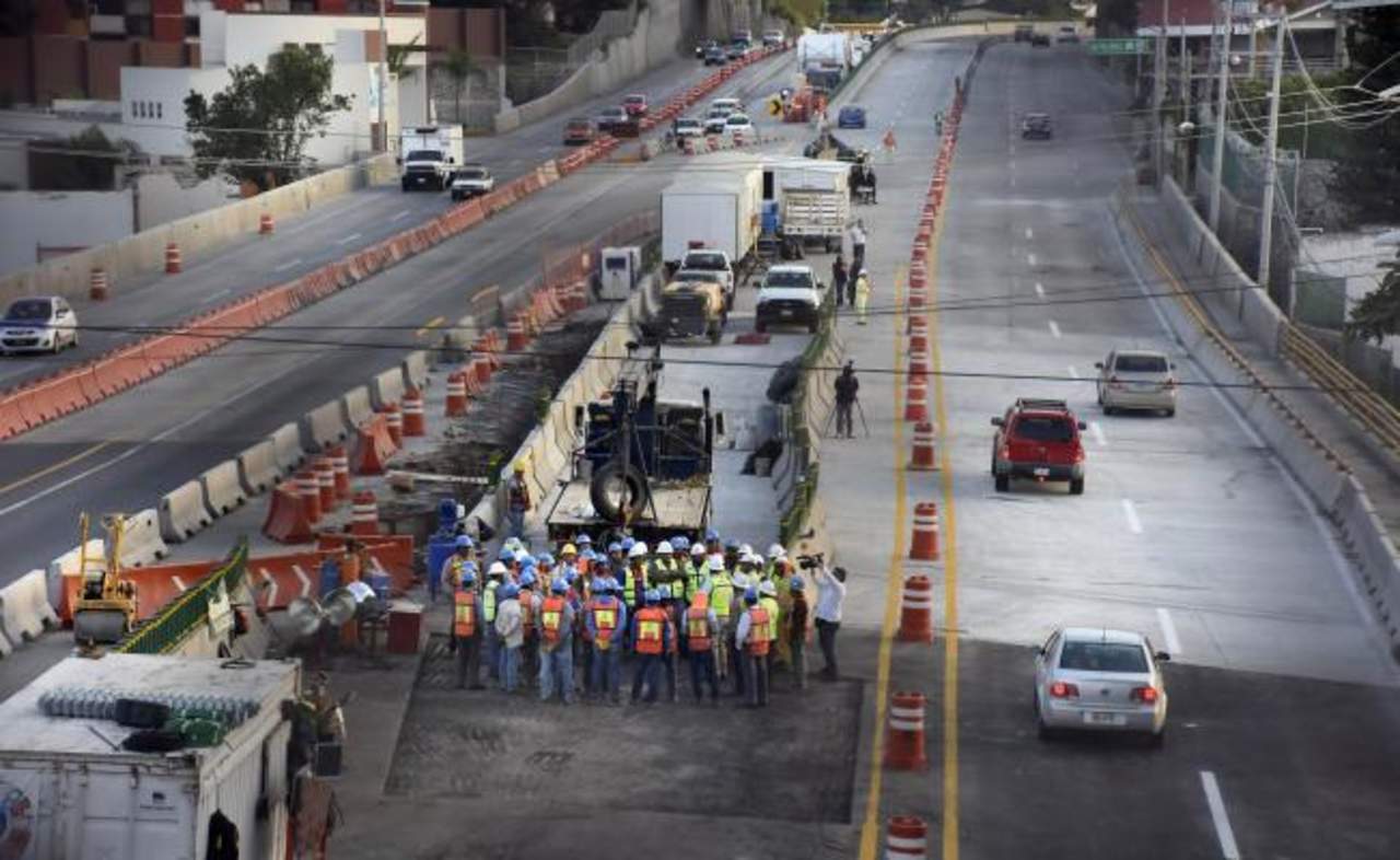 Abren carriles de tramo afectado del Paso Exprés, pero aún siguen las obras. (EL UNIVERSAL) 