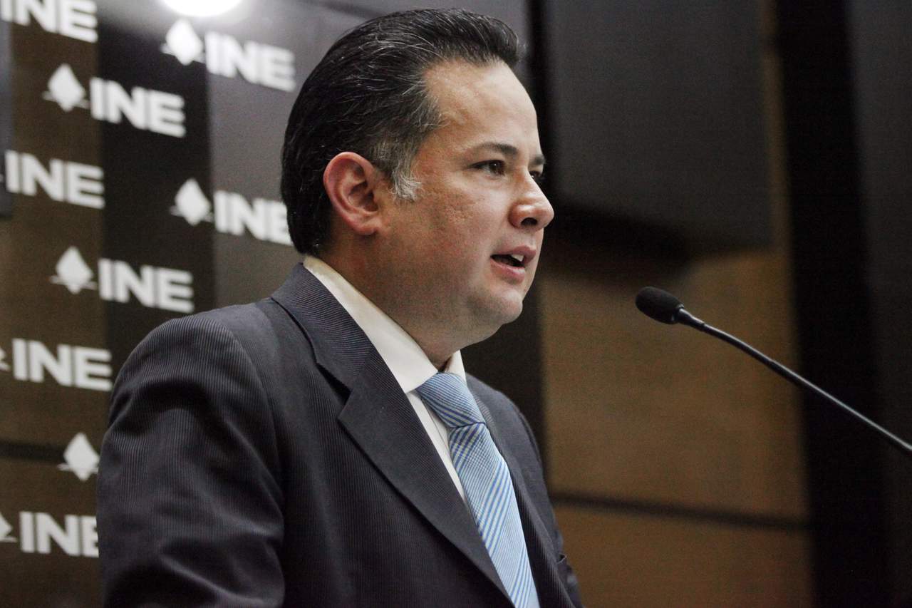 Hoy lunes comparece ante la Jucopo del Senado el exfiscal de delitos electorales Santiago Nieto Castillo, quien pedirá a la PGR una explicación sobre su destitución del cargo. (EL UNIVERSAL)