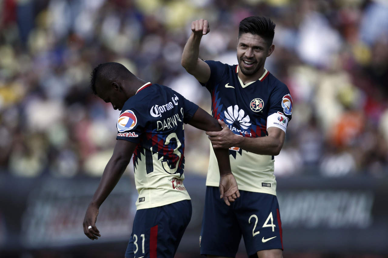 Darwin Quintero (i) y Oribe Peralta no estuvieron en el once inicial del América ante Necaxa en la jornada 14 de la Liga MX. (Archivo)