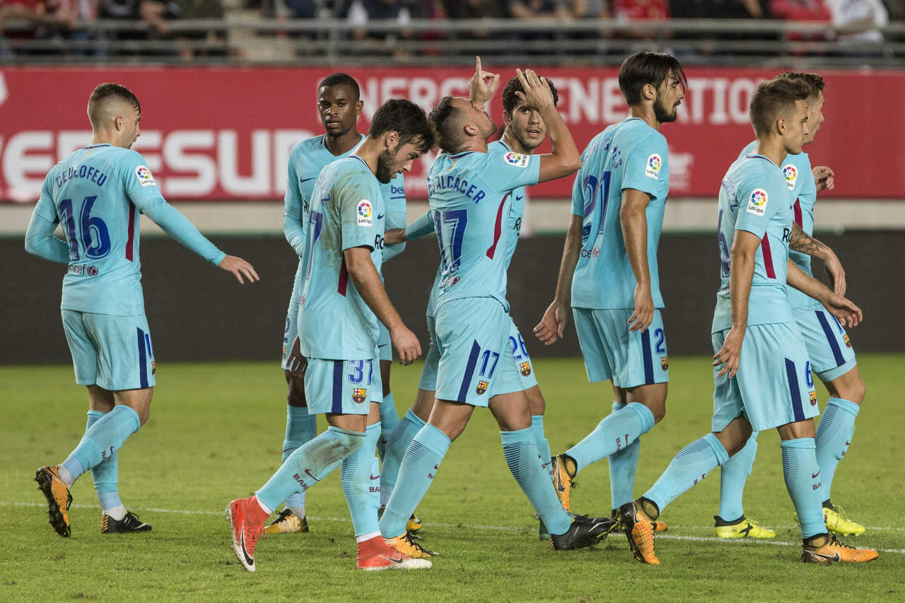Con un equipo plagado de suplentes, Barcelona derrotó 3-0 al Murcia en el partido de ida de los 16vos de final de la Copa del Rey. (EFE)