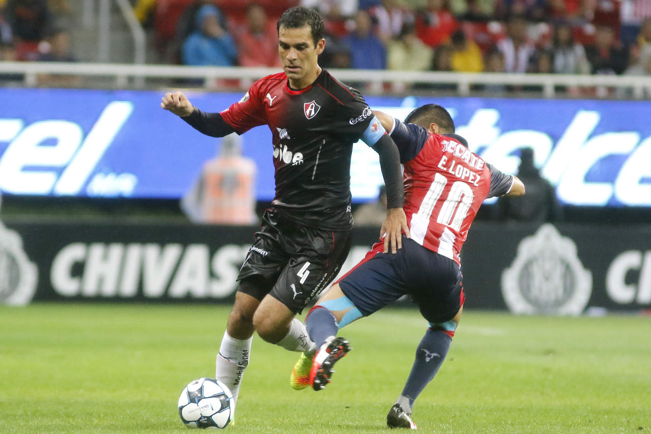 El defensor mexicano podrá regresar a las canchas esta noche en el Clásico Tapatío. (ARCHIVO)