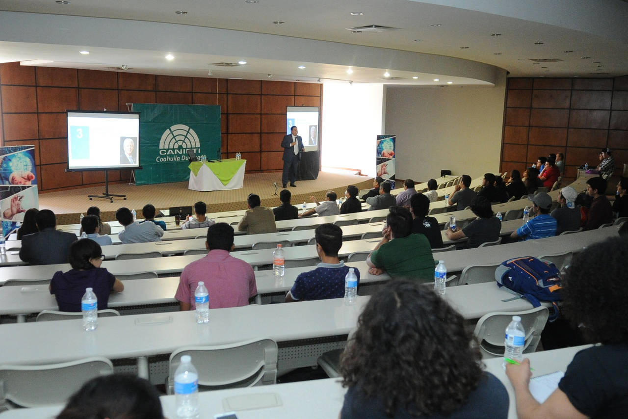 Innovación. Hackers buscan innovar en servicios informáticos para empresarios laguneros. (ARCHIVO)