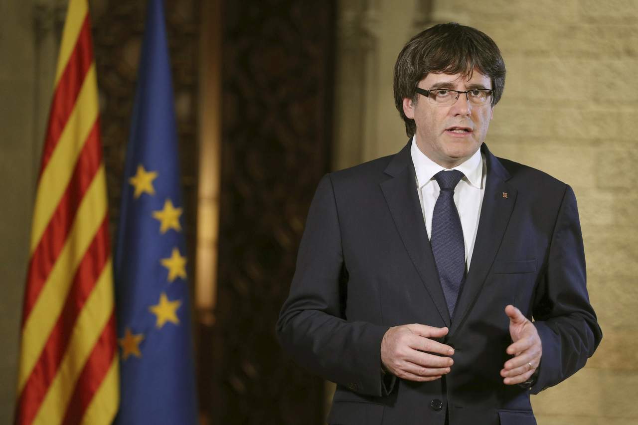 La Generalitat de Cataluña informó que Puigdemont participará de un pleno en el Parlamento catalán programado para este jueves y que será allí en donde anuncie su decisión. (ARCHIVO)