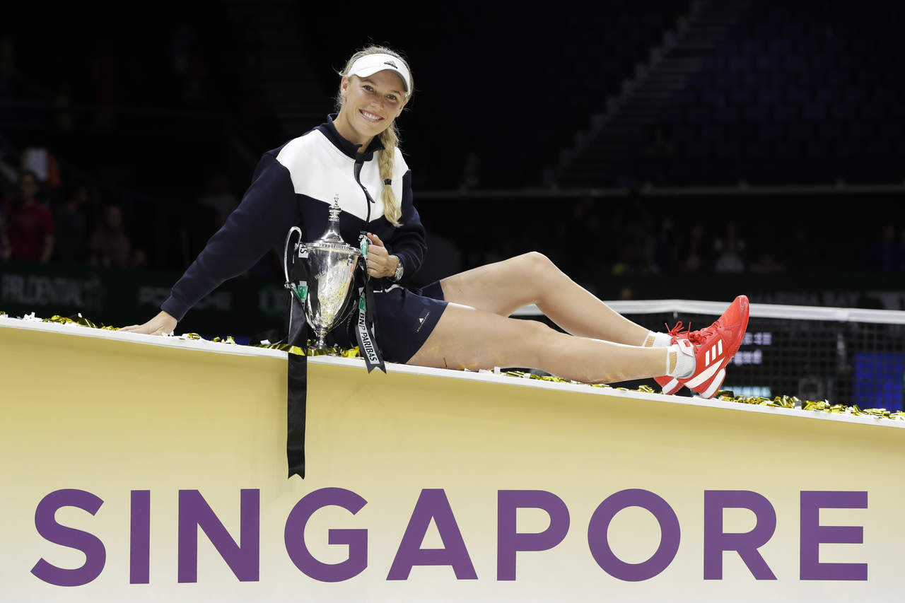 Caroline Wozniacki derrotó 6-4, 6-4 a Venus Williams en al gran final. (AP)